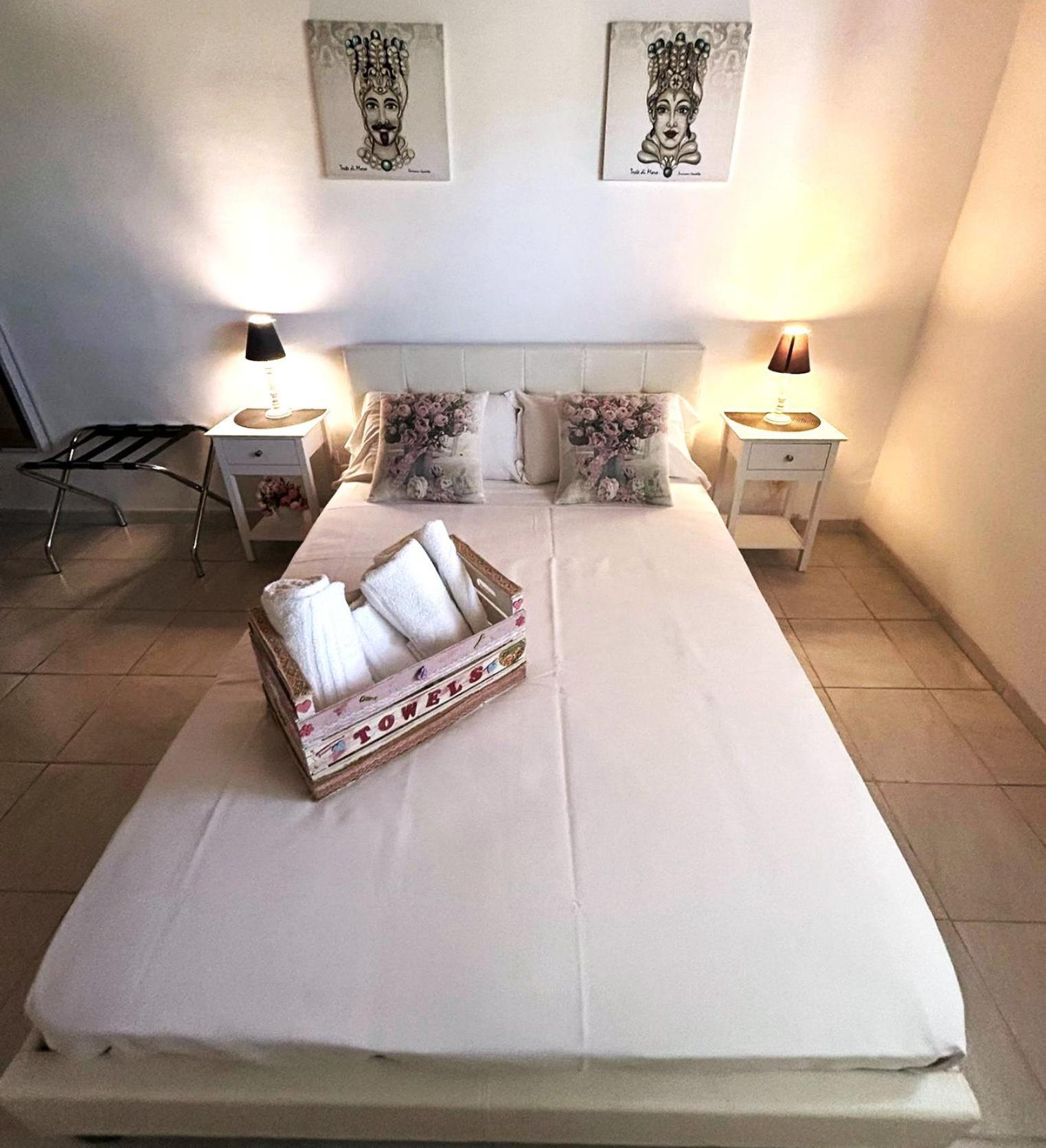 Oasi Del Gabbiano Bed & Breakfast Syracuse Bagian luar foto